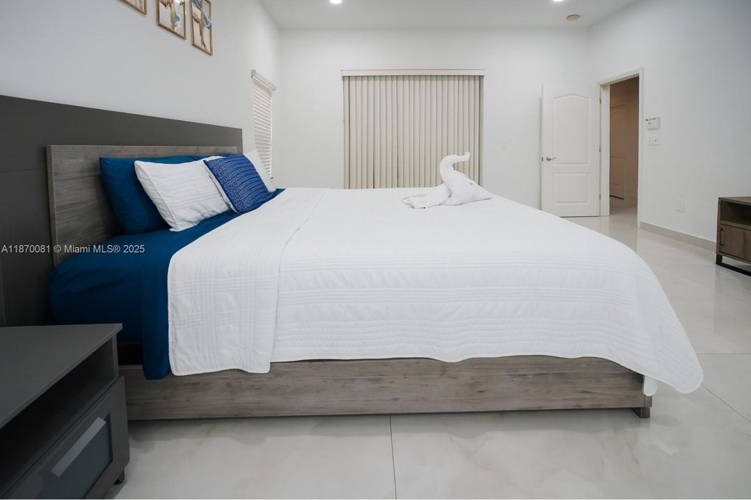 待售: $699,994 (3 贝兹, 3 浴室, 2196 平方英尺)