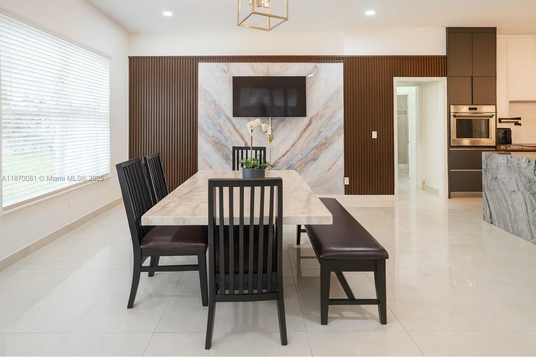 待售: $699,994 (3 贝兹, 3 浴室, 2196 平方英尺)