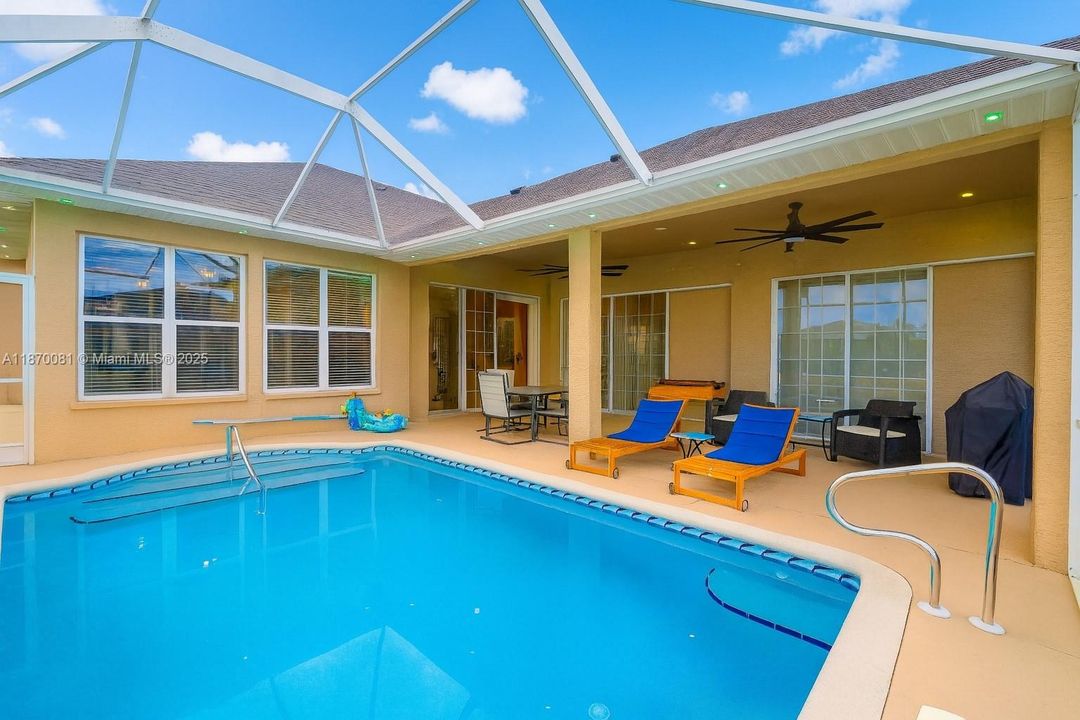 待售: $699,994 (3 贝兹, 3 浴室, 2196 平方英尺)