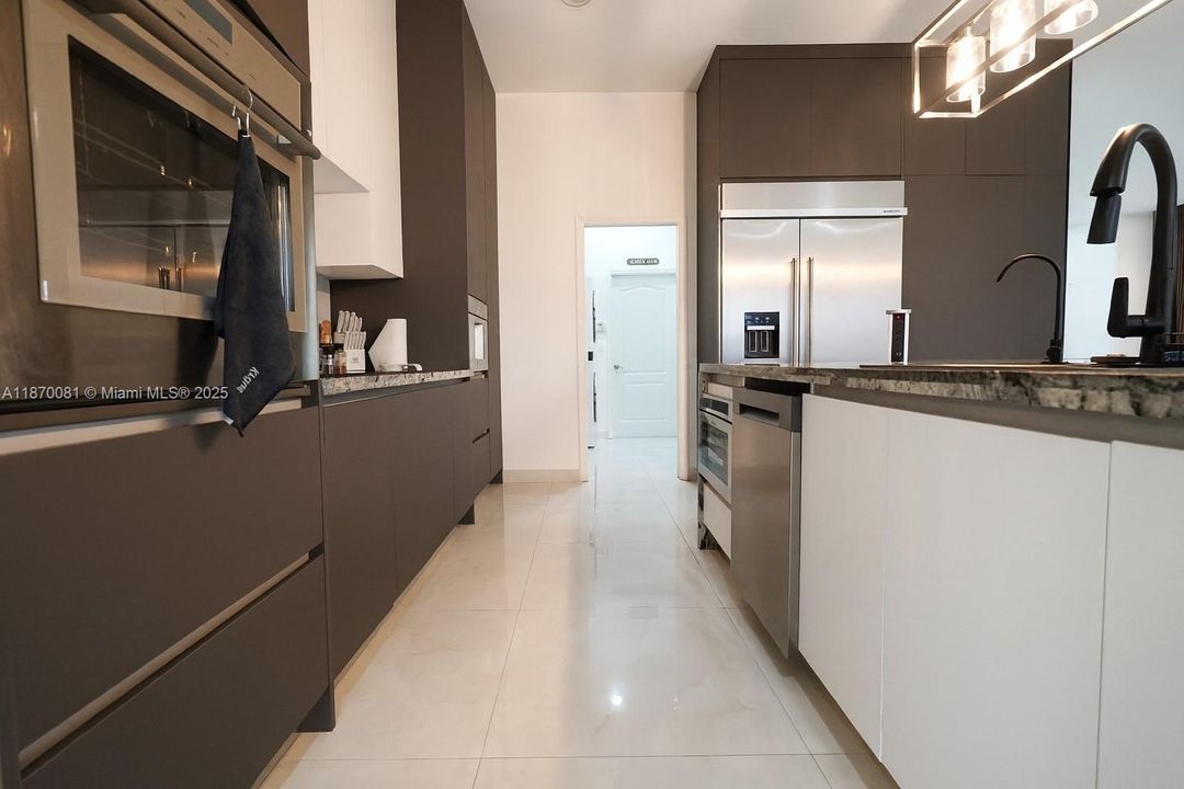 待售: $699,994 (3 贝兹, 3 浴室, 2196 平方英尺)