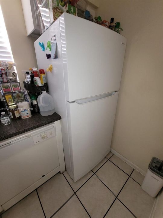 Active With Contract: $239,500 (2 beds, 2 baths, 854 Square Feet)