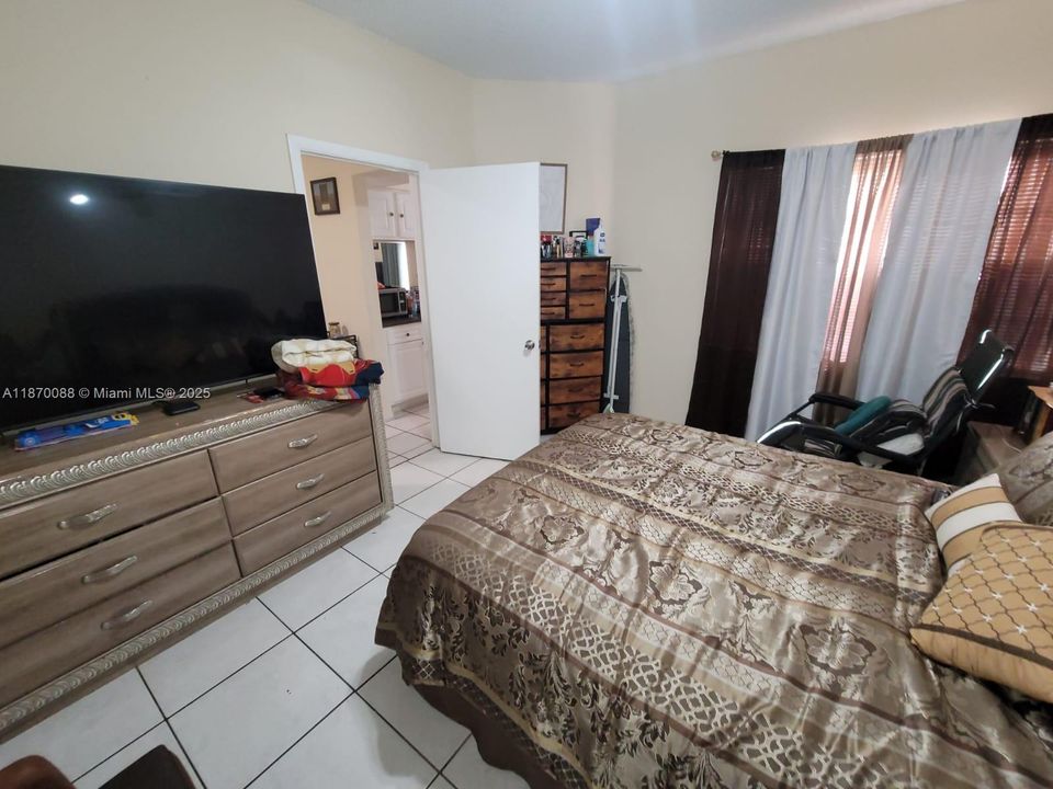 Active With Contract: $239,500 (2 beds, 2 baths, 854 Square Feet)