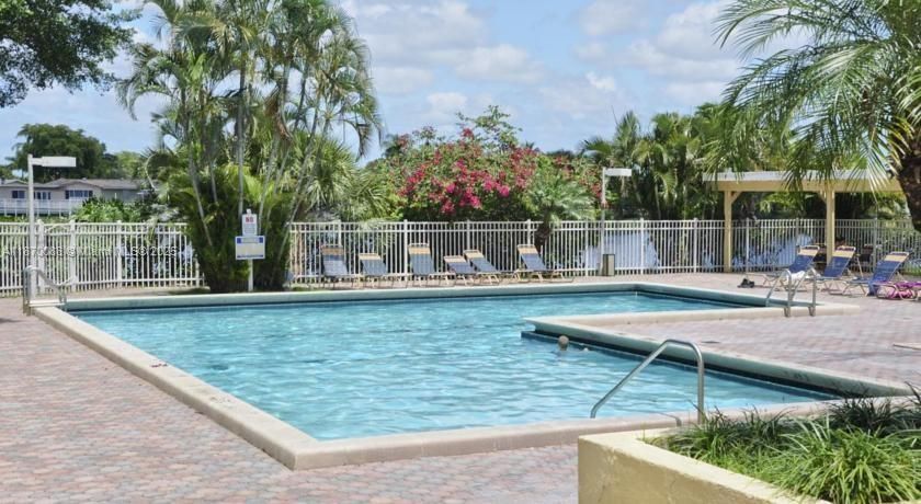 Active With Contract: $239,500 (2 beds, 2 baths, 854 Square Feet)