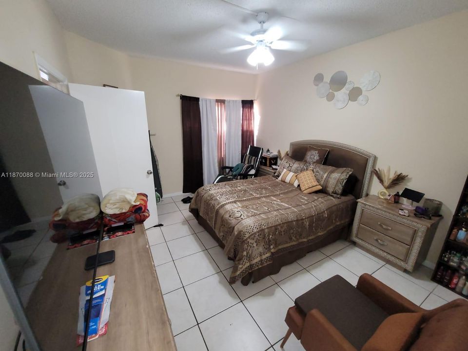 Active With Contract: $239,500 (2 beds, 2 baths, 854 Square Feet)