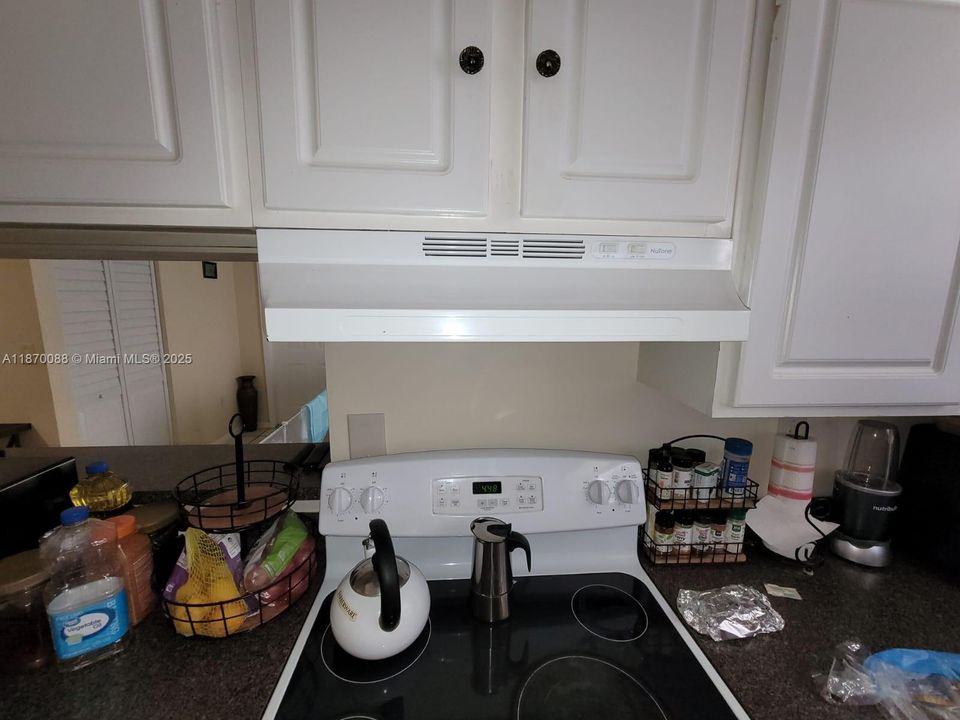 Active With Contract: $239,500 (2 beds, 2 baths, 854 Square Feet)