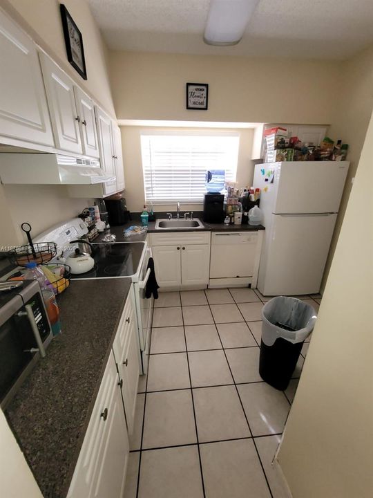 Active With Contract: $239,500 (2 beds, 2 baths, 854 Square Feet)