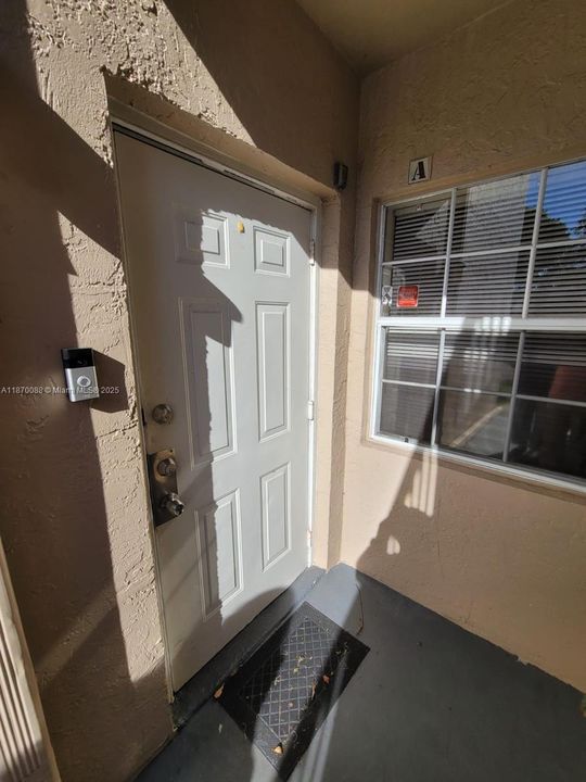 Active With Contract: $239,500 (2 beds, 2 baths, 854 Square Feet)