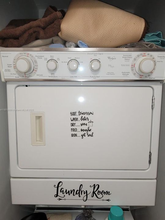 Active With Contract: $239,500 (2 beds, 2 baths, 854 Square Feet)