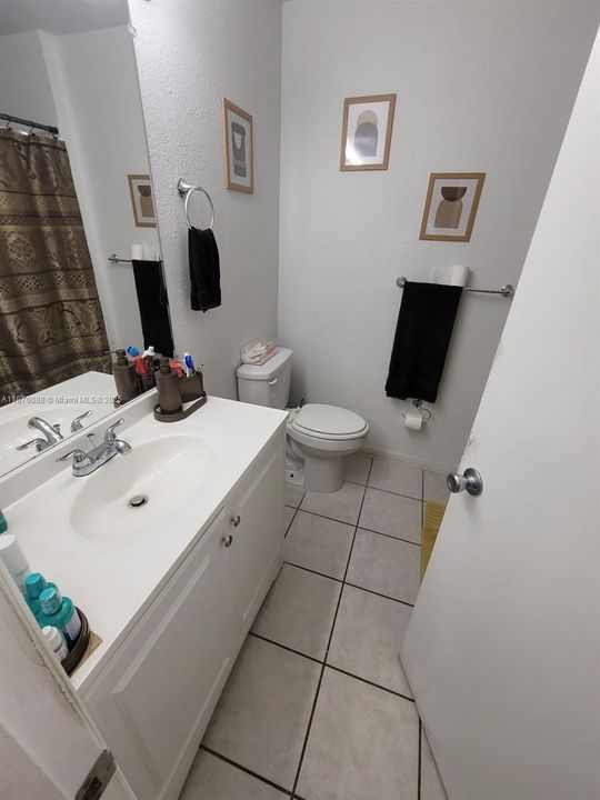 Active With Contract: $239,500 (2 beds, 2 baths, 854 Square Feet)