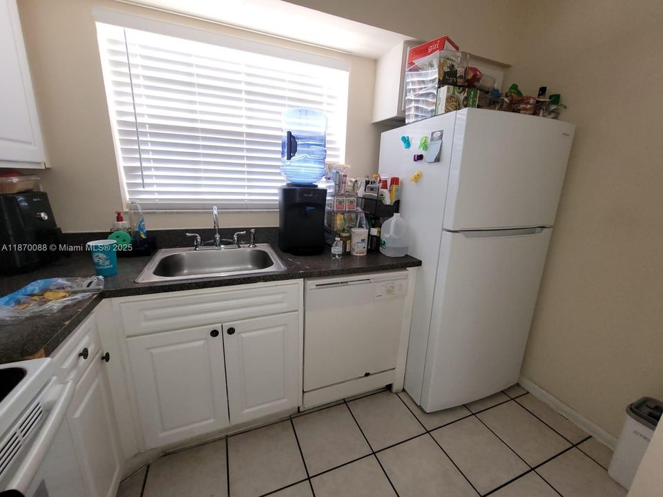 Active With Contract: $239,500 (2 beds, 2 baths, 854 Square Feet)