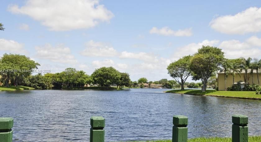 Active With Contract: $239,500 (2 beds, 2 baths, 854 Square Feet)