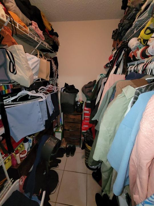 Active With Contract: $239,500 (2 beds, 2 baths, 854 Square Feet)