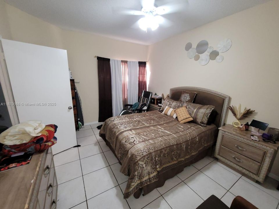 Active With Contract: $239,500 (2 beds, 2 baths, 854 Square Feet)