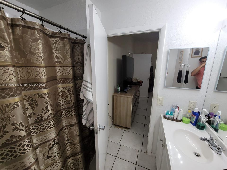 Active With Contract: $239,500 (2 beds, 2 baths, 854 Square Feet)