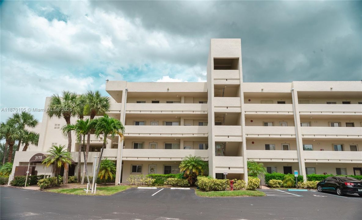 Active With Contract: $155,000 (2 beds, 2 baths, 1145 Square Feet)