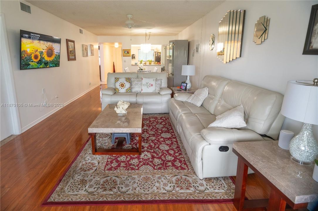 Active With Contract: $155,000 (2 beds, 2 baths, 1145 Square Feet)