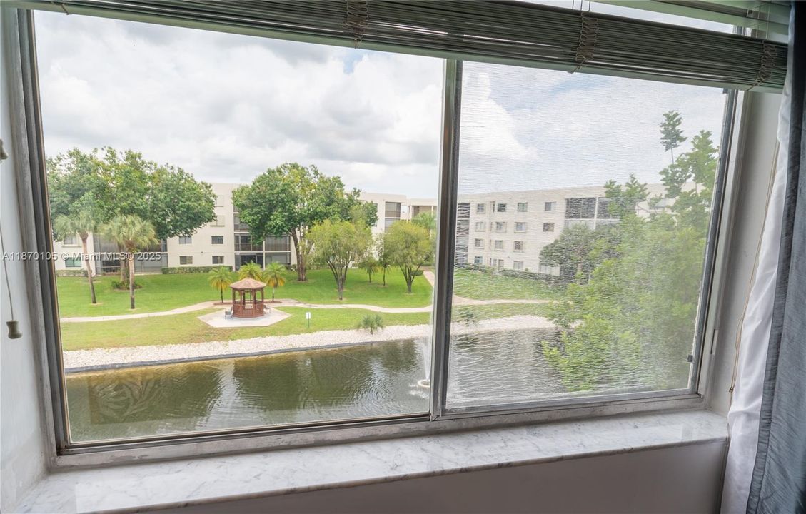 Active With Contract: $155,000 (2 beds, 2 baths, 1145 Square Feet)