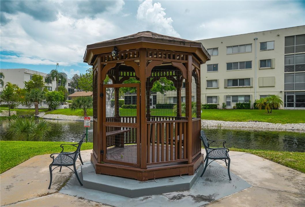 Active With Contract: $155,000 (2 beds, 2 baths, 1145 Square Feet)