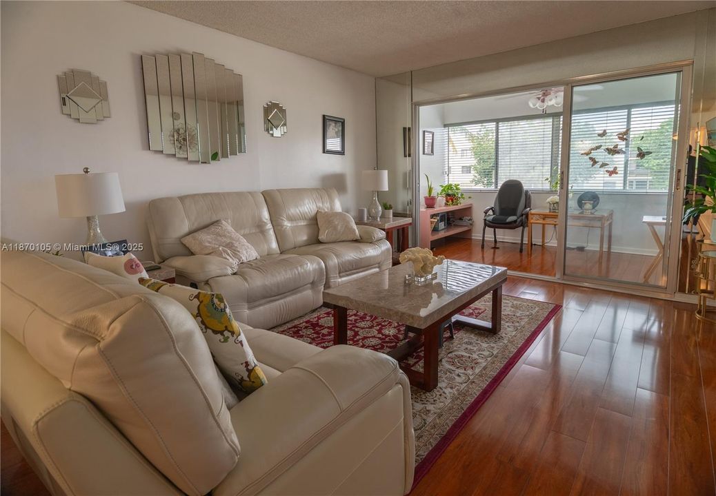 Active With Contract: $155,000 (2 beds, 2 baths, 1145 Square Feet)