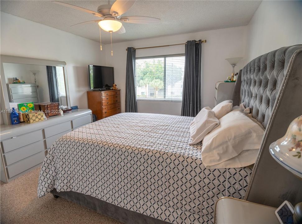 Active With Contract: $155,000 (2 beds, 2 baths, 1145 Square Feet)