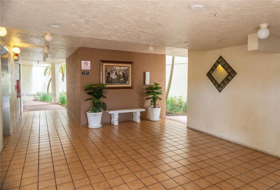 Active With Contract: $155,000 (2 beds, 2 baths, 1145 Square Feet)