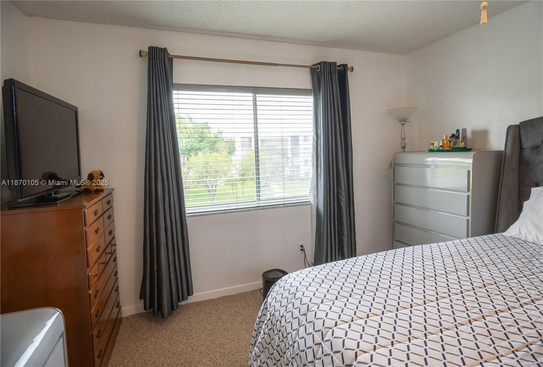 Active With Contract: $155,000 (2 beds, 2 baths, 1145 Square Feet)