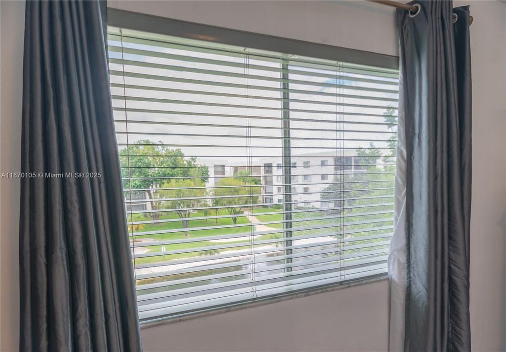 Active With Contract: $155,000 (2 beds, 2 baths, 1145 Square Feet)