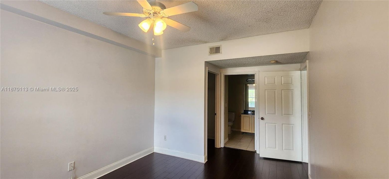 最近租的: $1,950 (2 贝兹, 2 浴室, 1051 平方英尺)