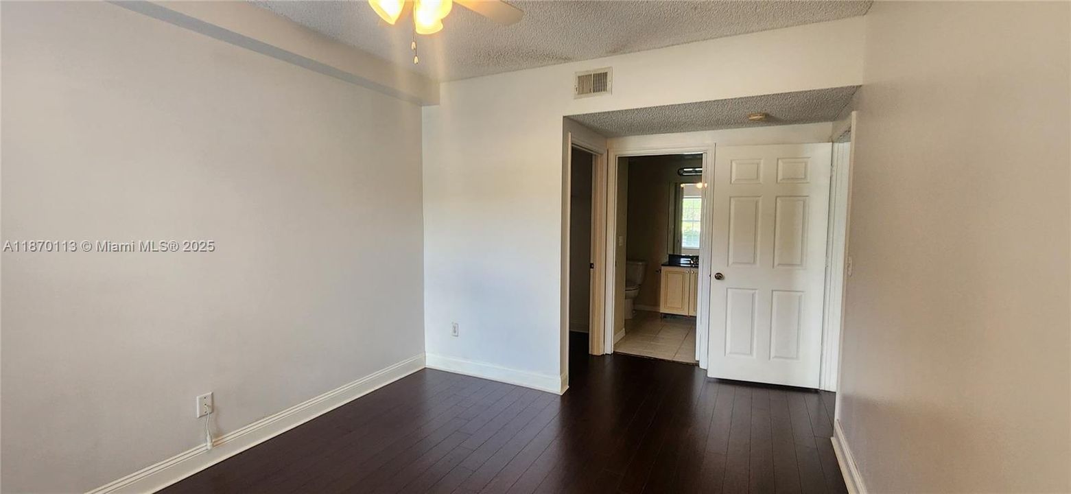 最近租的: $1,950 (2 贝兹, 2 浴室, 1051 平方英尺)