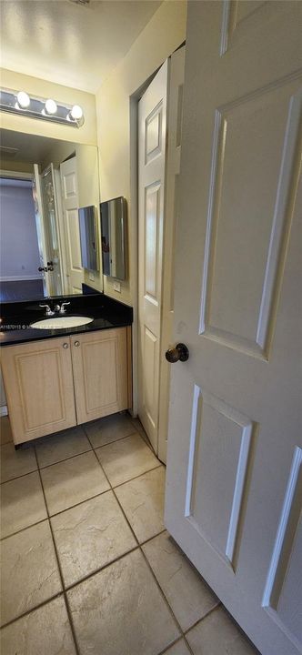 最近租的: $1,950 (2 贝兹, 2 浴室, 1051 平方英尺)