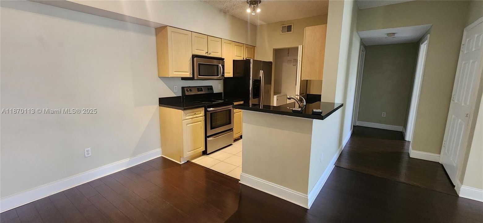 最近租的: $1,950 (2 贝兹, 2 浴室, 1051 平方英尺)