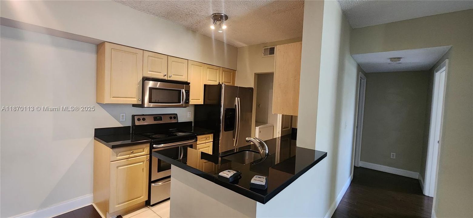 最近租的: $1,950 (2 贝兹, 2 浴室, 1051 平方英尺)