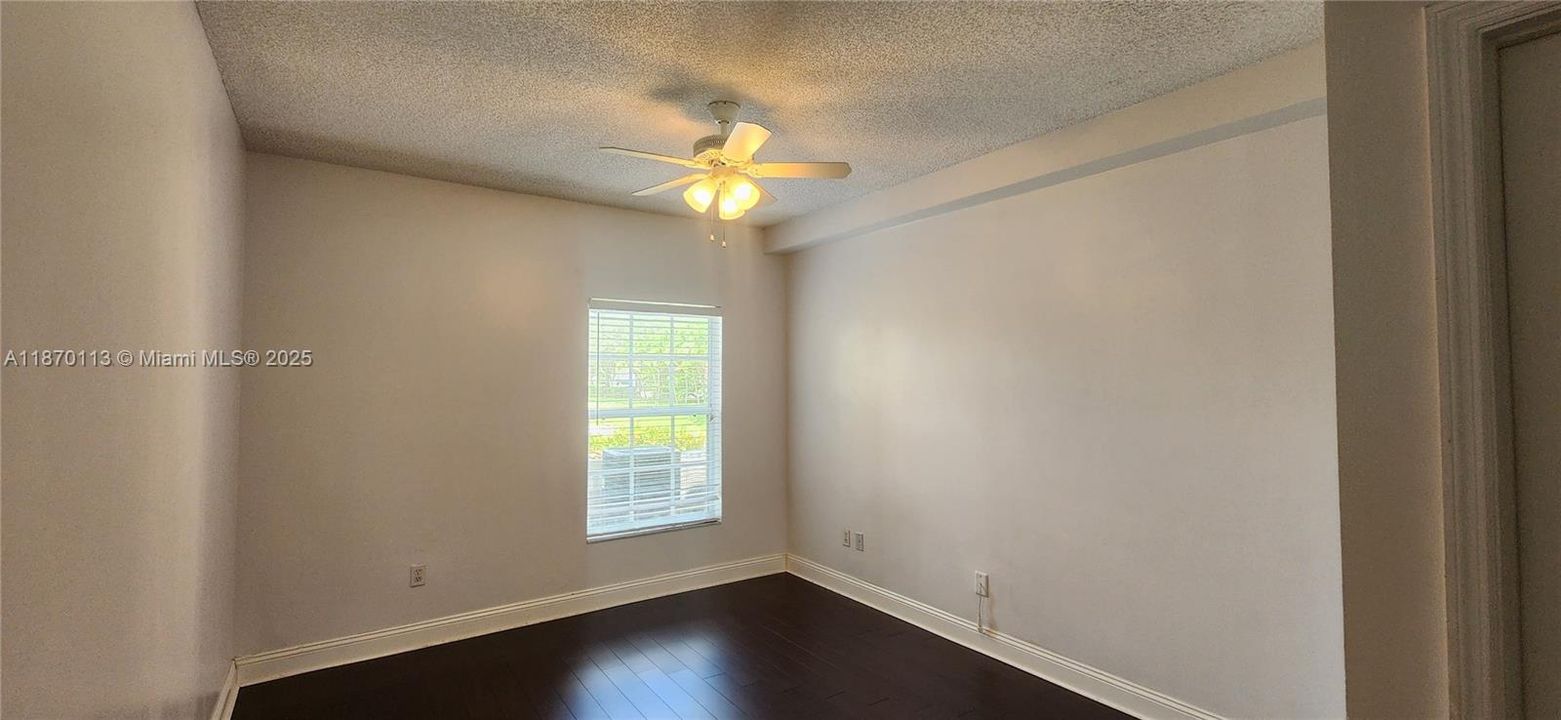 最近租的: $1,950 (2 贝兹, 2 浴室, 1051 平方英尺)