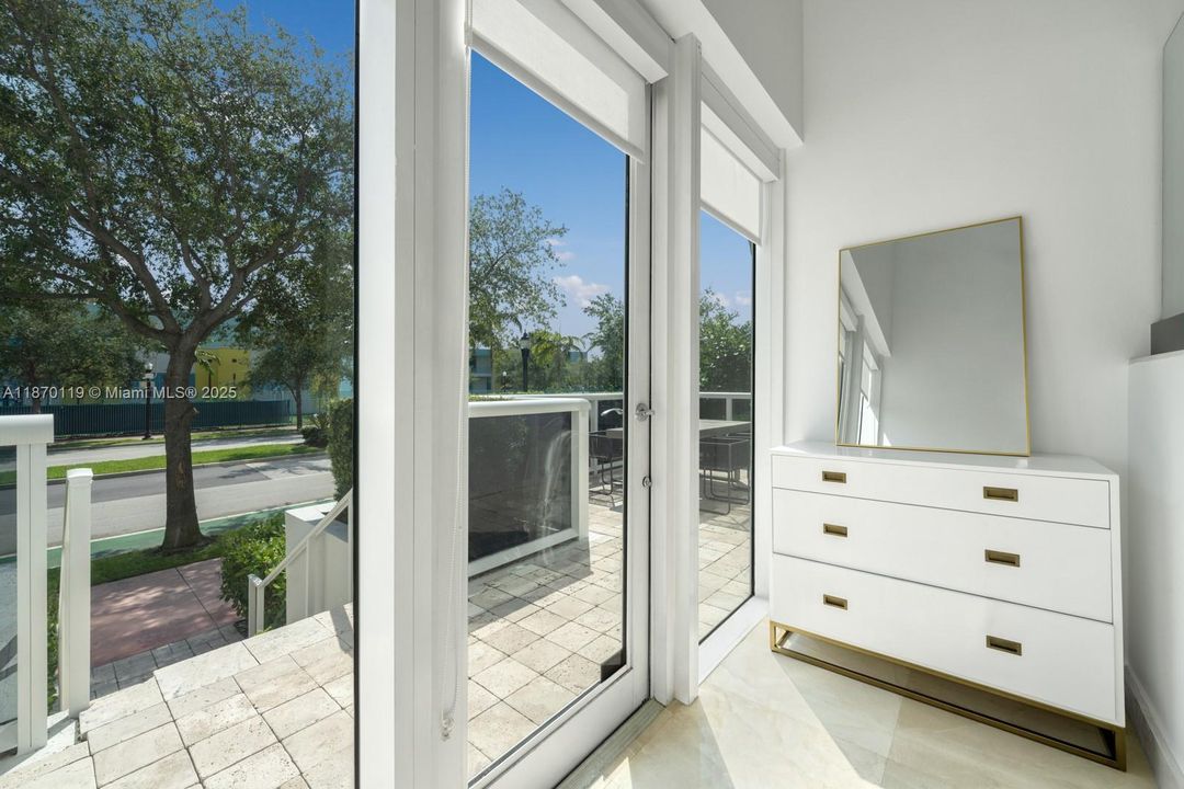 For Sale: $1,950,000 (2 beds, 2 baths, 1864 Square Feet)