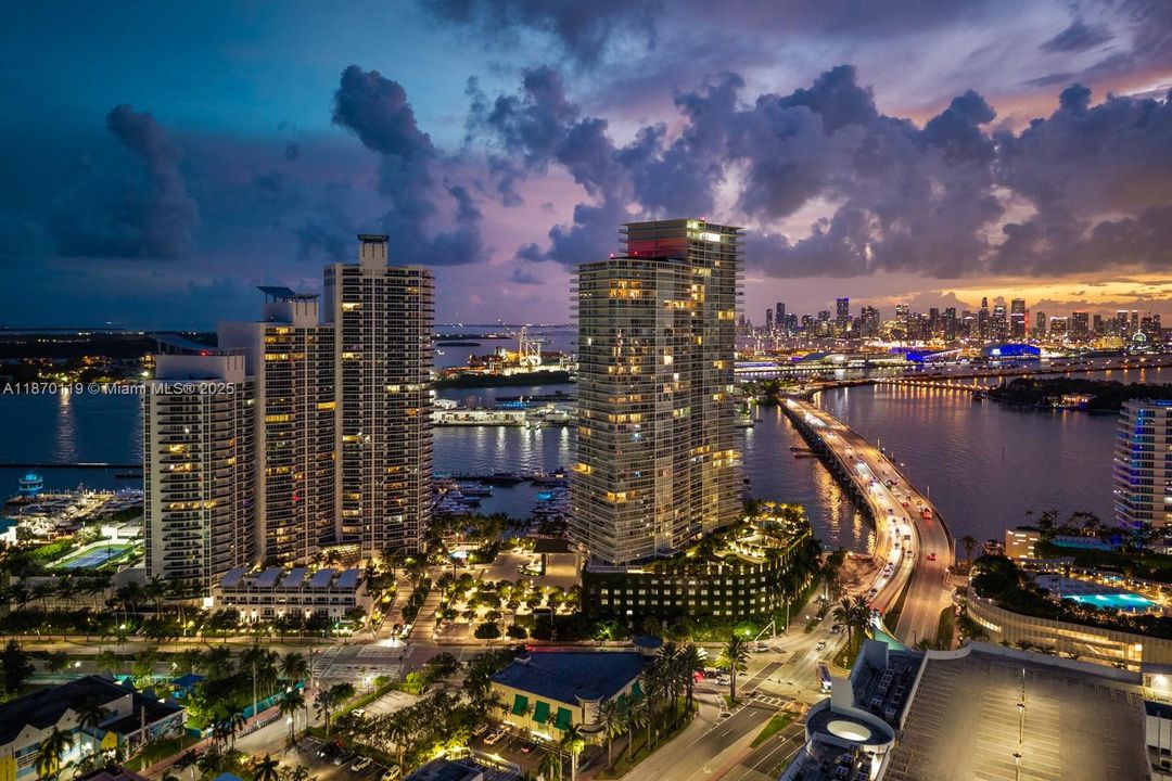 For Sale: $1,950,000 (2 beds, 2 baths, 1864 Square Feet)