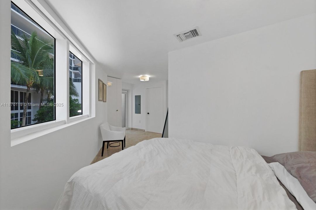 For Sale: $1,950,000 (2 beds, 2 baths, 1864 Square Feet)
