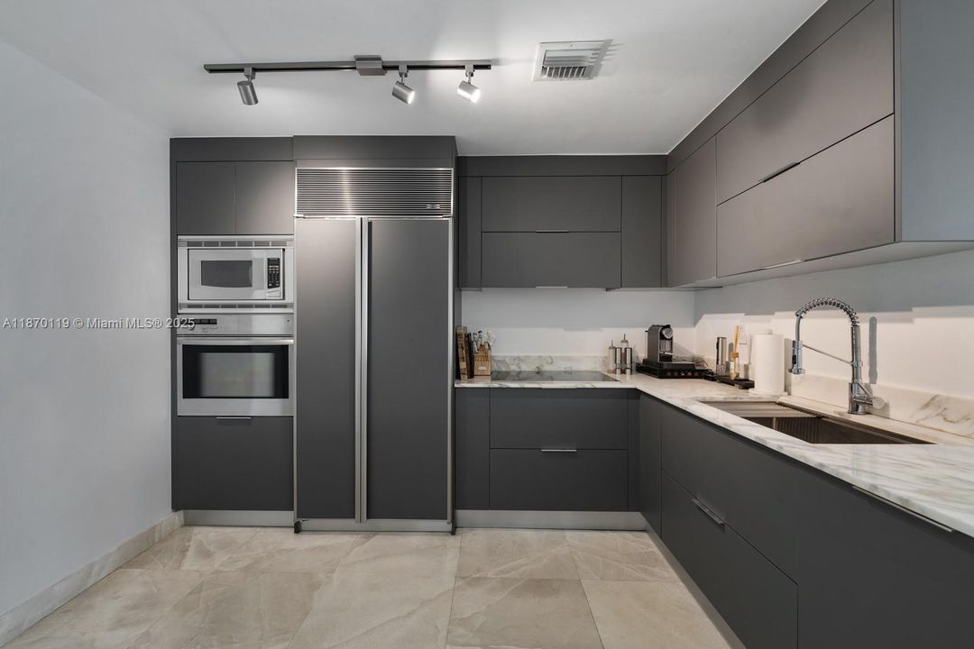 For Sale: $1,950,000 (2 beds, 2 baths, 1864 Square Feet)