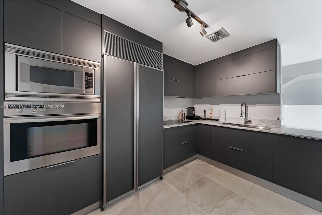 For Sale: $1,950,000 (2 beds, 2 baths, 1864 Square Feet)