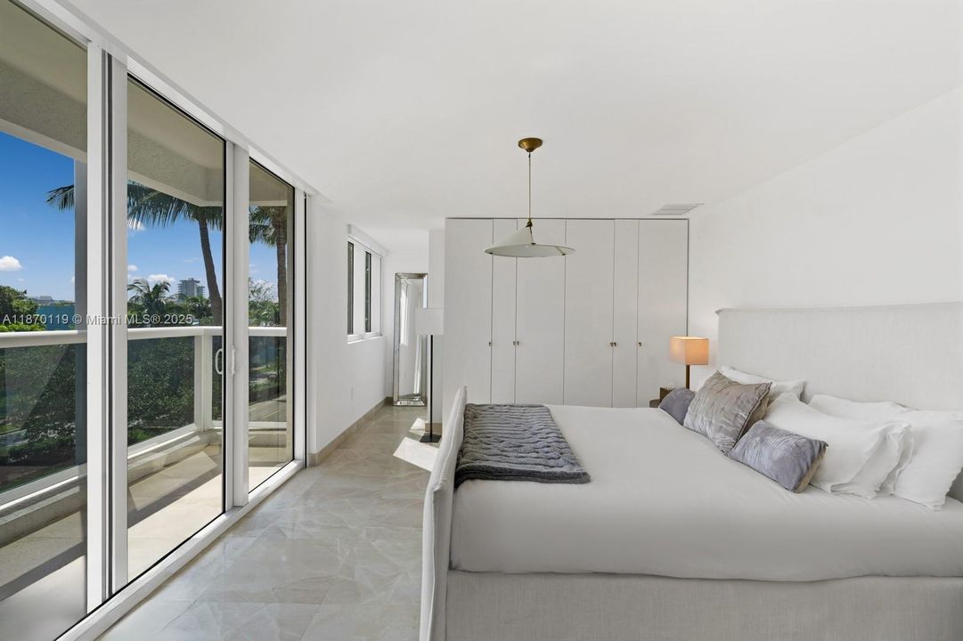 For Sale: $1,950,000 (2 beds, 2 baths, 1864 Square Feet)