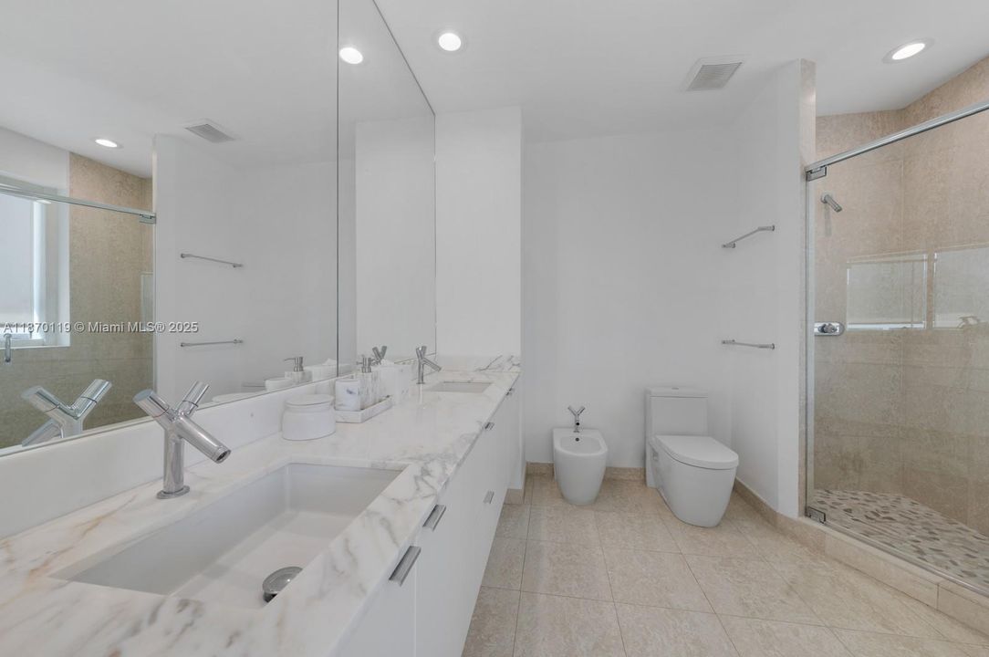 For Sale: $1,950,000 (2 beds, 2 baths, 1864 Square Feet)