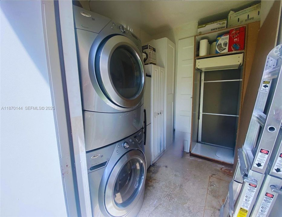 Под контрактом: $499,900 (3 спален, 2 ванн, 1496 Квадратных фут)