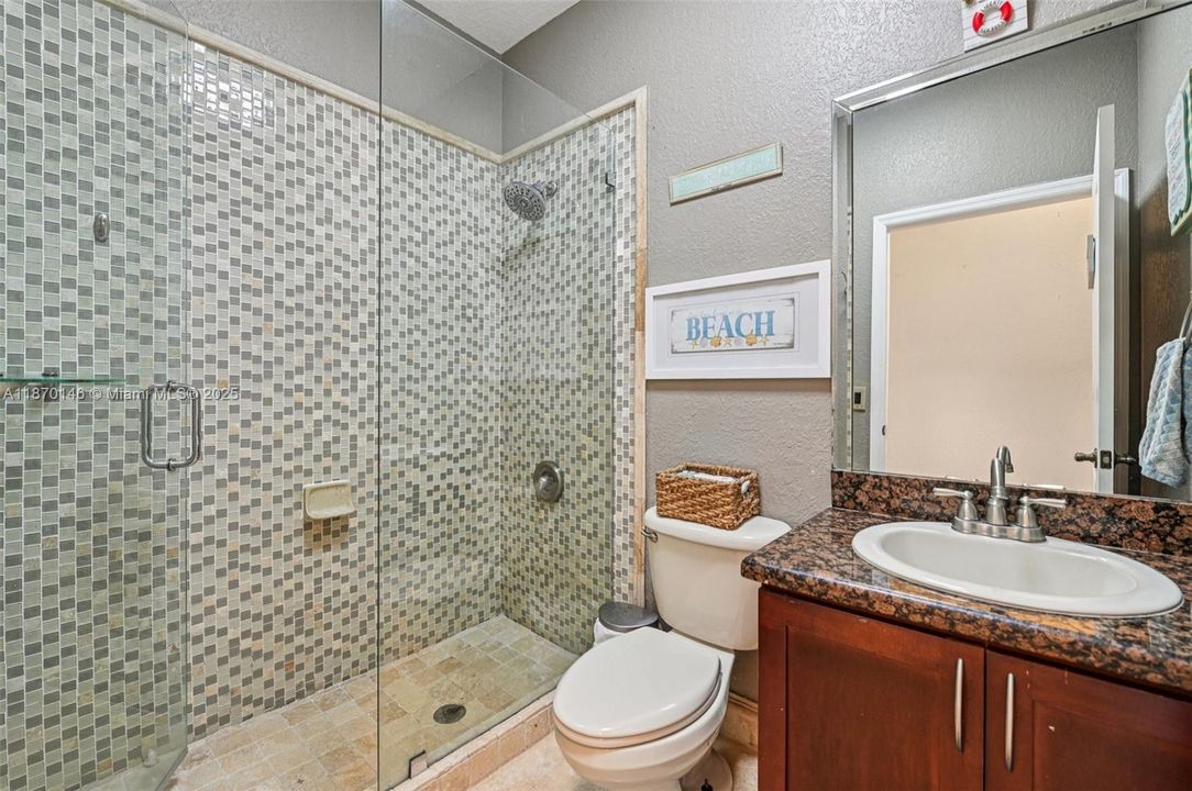 Activo con contrato: $730,000 (4 camas, 2 baños, 1952 Pies cuadrados)