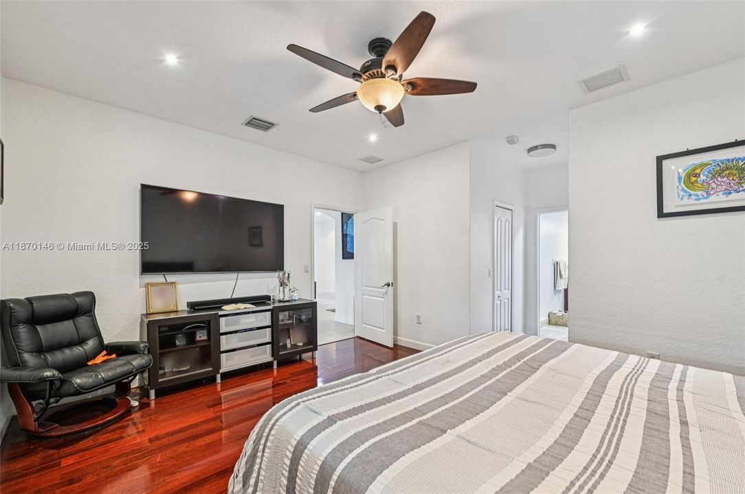 Activo con contrato: $730,000 (4 camas, 2 baños, 1952 Pies cuadrados)