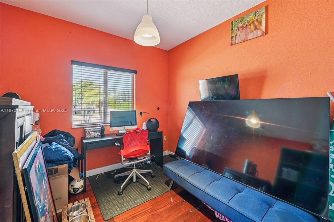 Activo con contrato: $730,000 (4 camas, 2 baños, 1952 Pies cuadrados)