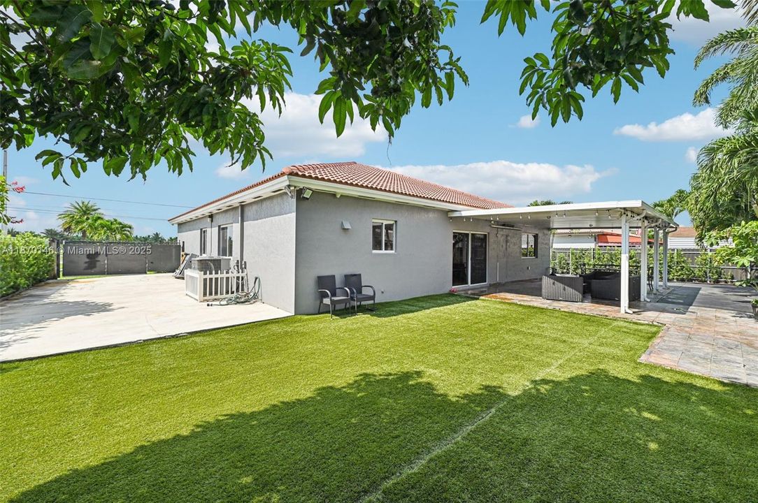 Activo con contrato: $730,000 (4 camas, 2 baños, 1952 Pies cuadrados)