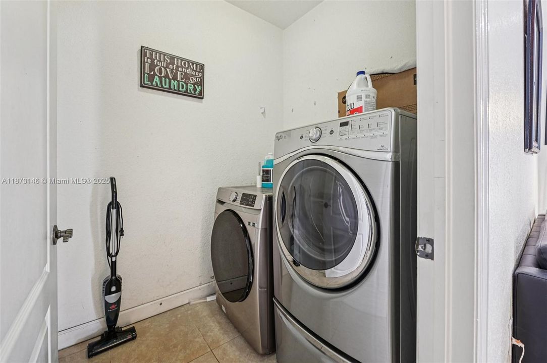 Activo con contrato: $730,000 (4 camas, 2 baños, 1952 Pies cuadrados)