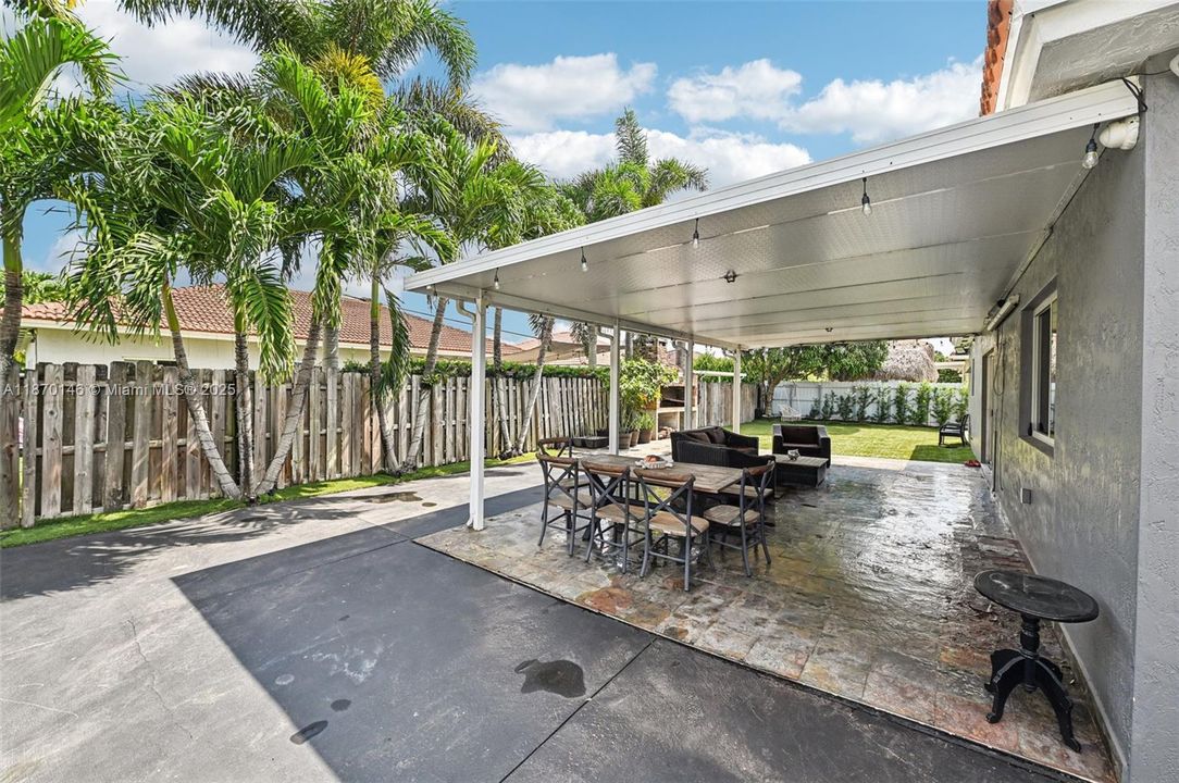 Activo con contrato: $730,000 (4 camas, 2 baños, 1952 Pies cuadrados)