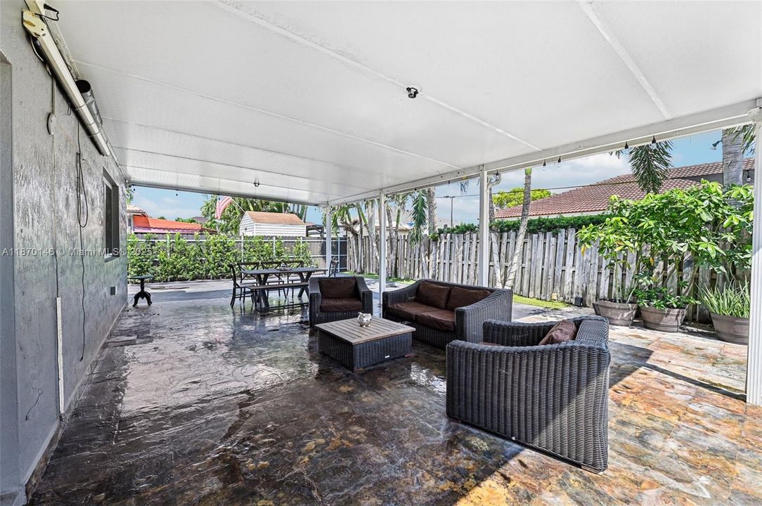 Activo con contrato: $730,000 (4 camas, 2 baños, 1952 Pies cuadrados)