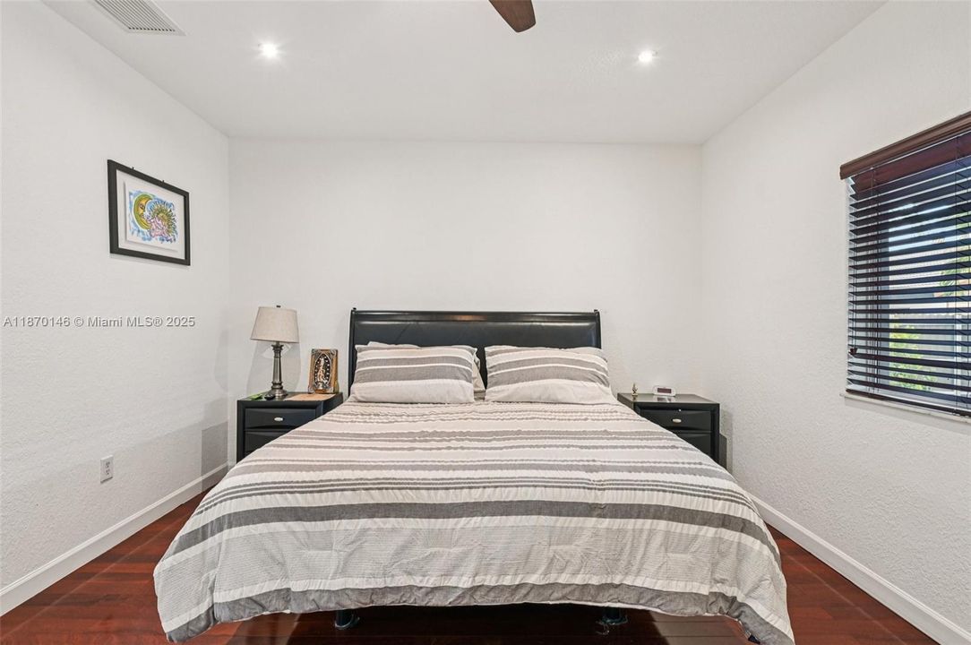 Activo con contrato: $730,000 (4 camas, 2 baños, 1952 Pies cuadrados)