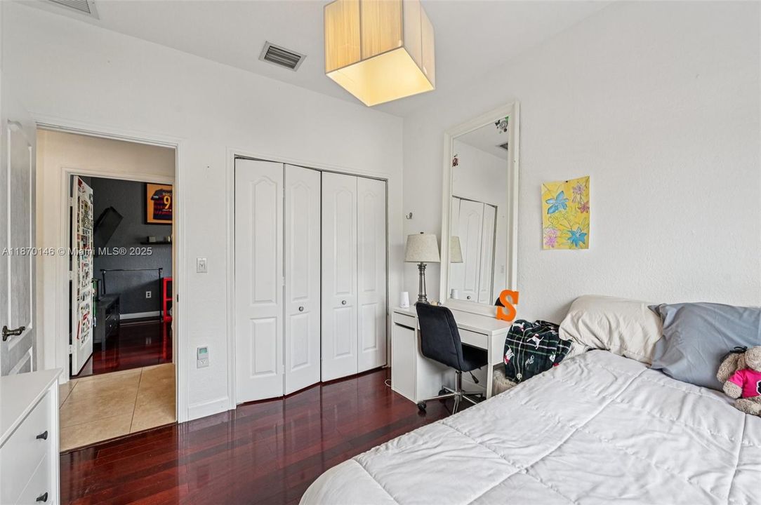 Activo con contrato: $730,000 (4 camas, 2 baños, 1952 Pies cuadrados)